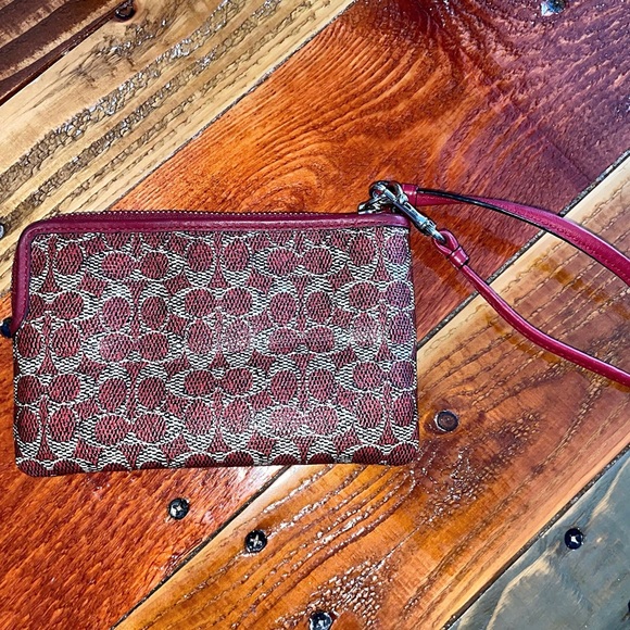 COACH Corner Zip Wristlet - Picture 2 of 8